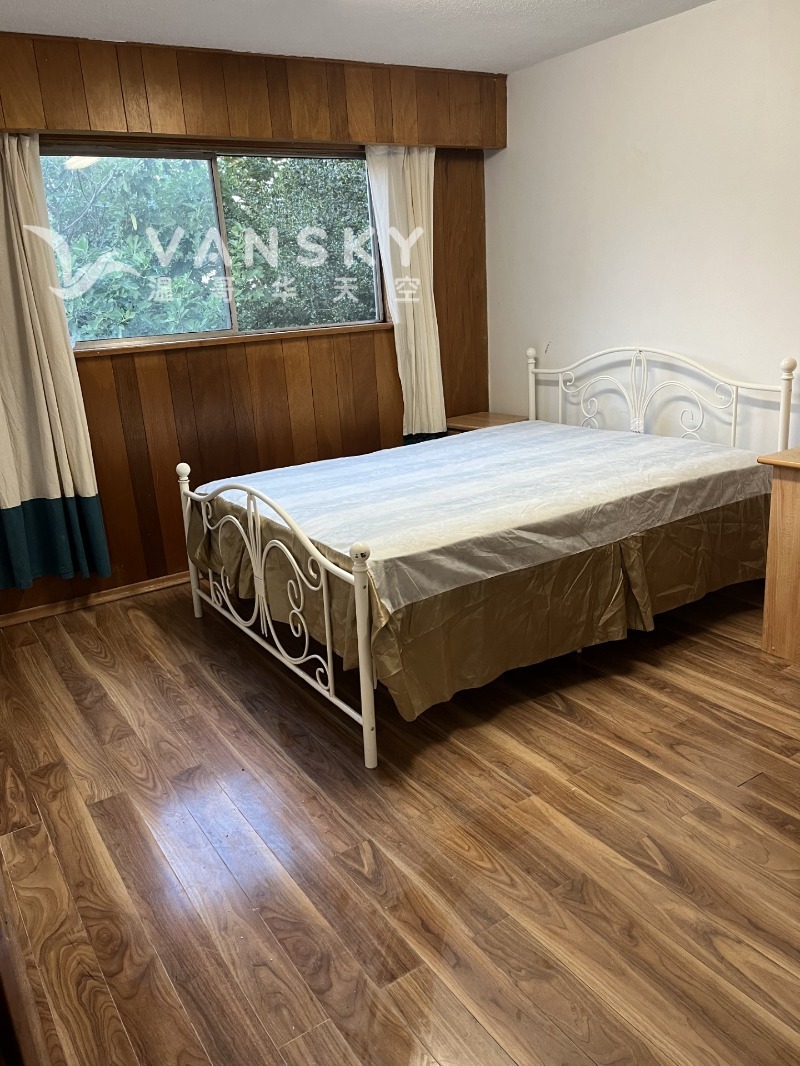 241127093613_east side bedroom with private bathroom p1.jpg